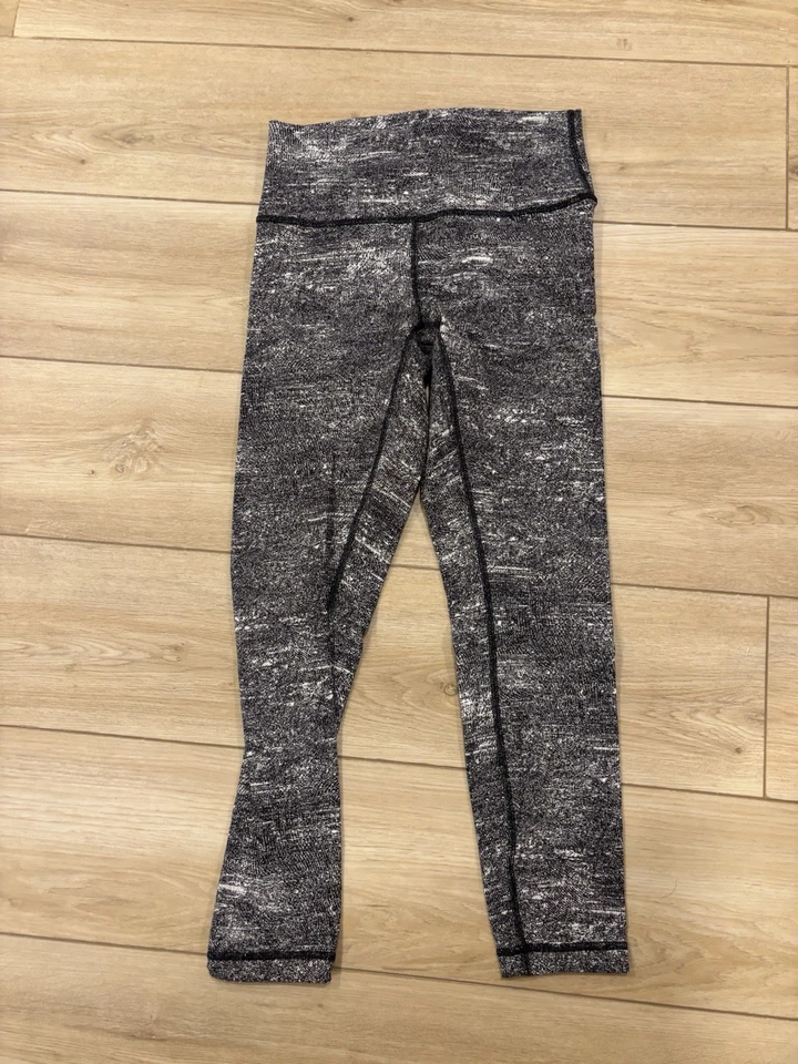 Estampado Lululemon Wunder Under HR 7/8 LUON LW5BHJS negro/blanco talla 8 Foto 1 de 3