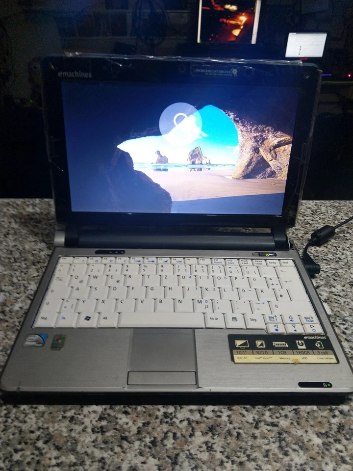 emachines Laptop mit SSD und Liteon Ladegerät. - Bild 1 von 4