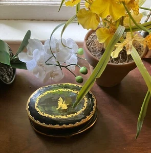 VINTAGE BURMESE LACQUERWARE, OVAL BLACK&GOLD BOX, W/THAMAN CHAH "WERE TIGER" - Picture 1 of 4