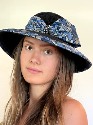 Sombrero vintage Whittall & Shon negro con ribete ancho azul metálico años 70? Más grande Foto 1 de 4