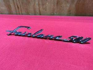 Ford Fairlane 500 1962 cuarto panel emblema C2Ob-6250400-G FoMoCo 62 nuevo de lote - Imagen 1 de 5