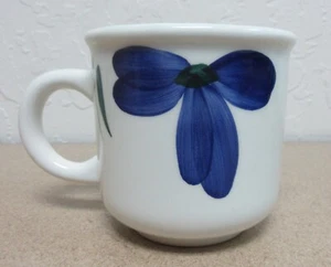 Taza de café FURIO JEWFLORA, hecha en Italia flores azules y rosas pintadas a mano, 12 oz - Imagen 1 de 14