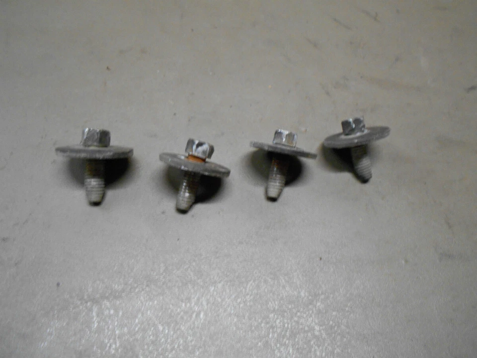 95 96 97 98 Ford Explorer 97 98 Mountaineer Hood Hinge To Body Mounting Bolts  - Image 1 of 2