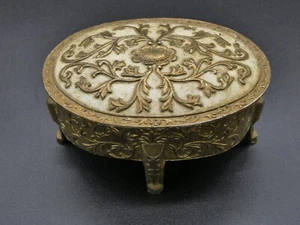 Antiguo ataúd ovalado caja baratija ornamentado patas latón metal terciopelo rojo Japón 4" - Imagen 1 de 8