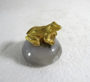 LOVELY TINY "TEA FROG/TEA PET", GILDED ON POLISHED AGATE STONE - Picture 1 of 5