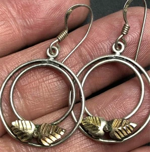 5841 Sterling Silver 925 Grape leaf cluster two-tone dangle earrings 2.7 grams - Picture 1 of 2