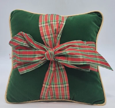 Vtg Christmas Present Green Velvet Throw Pillow Ribbon And Bow Small 10"x10" - Image 1 of 4