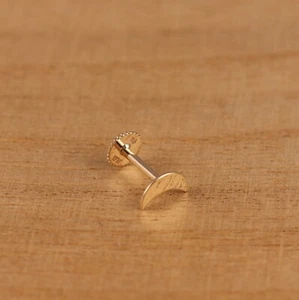 Genuine 9ct Gold Plain Crescent Moon Cartilage Screw Back Single Stud Earring - Picture 1 of 5