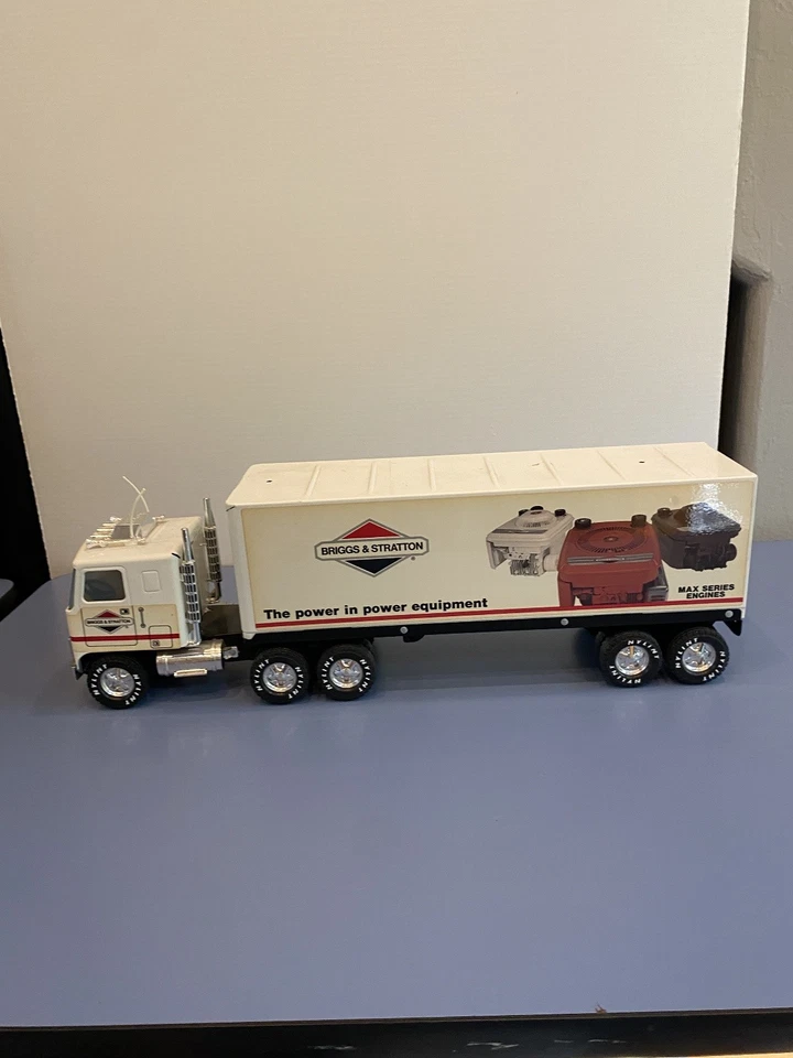 Camión de juguete NYLINT BRIGGS & STRATTON GMC 18 ruedas 21" L acero prensado Foto 1 de 4
