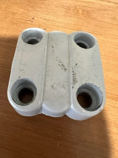 ! ВИНТАЖНЫЙ ОЛДСКУЛЬНЫЙ БЕЛЫЙ КОЛПАЧОК ШТОКА С 4 БОЛТАМИ ДЛЯ ВЕЛОСИПЕДА BMX РАССТОЯНИЕ ПЕРЕЧИСЛЕНО НИЖЕ - Изображение 1 из 1