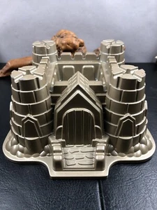 Nordic Ware - 10 Cup - Castle Bundt - Cake Pan Made In U.S.A  - Picture 1 of 5