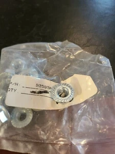 Snapper/Briggs & Stratton 709058 90585 NUT .31-18 FLANGELOCK - Picture 1 of 2