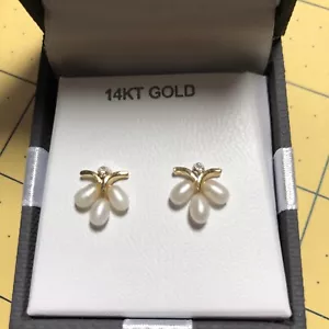 14K Kt Yellow Gold Diamond and Fresh Water Pearl Pierced Earrings - Picture 1 of 4