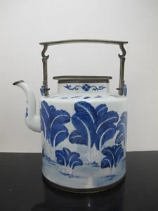 TETERA CHINA QING Azul y Blanco Porcelana Flor y Mariposa LATÓN Mango - Imagen 1 de 10