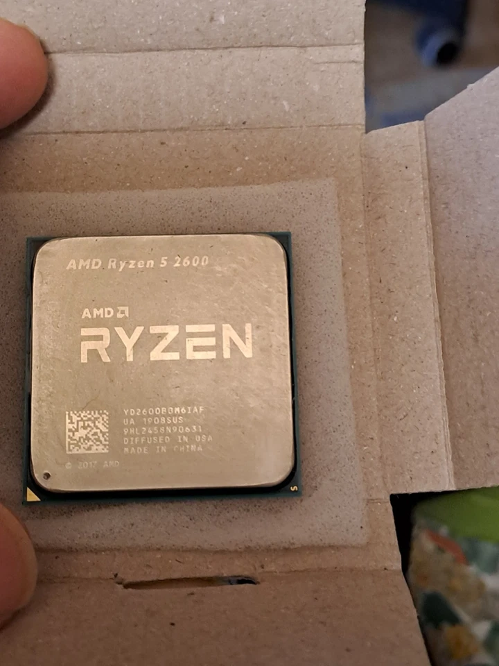 Processore CPU AMD Ryzen 5 2600 R5-2600 3,4-3,9 GHz AM4 socket 65 W - Immagine 1 di 1
