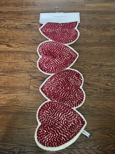 Runner da Tavolo Cupcakes E Cashmere SAN VALENTINO CUORI ROSSI Perline 12” X 36” Nuovo con scatola - Foto 1 di 6