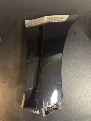 Guardabarros de pasajero derecho Subaru WRX STi 2015-2021 moldura inferior Foto 1 de 4