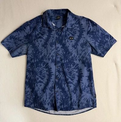 Lote de 2 camisas de rendimiento Oakley XL abotonadas FA22 Tie Dye azul gris Foto 1 de 4