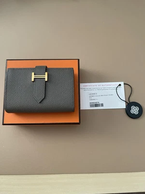 Auténtica mini billetera Hermes Bearn en Etain con herrajes de oro rosa  Foto 1 de 4