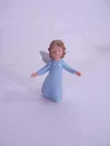 Porcelain Girl Angel Figurine With Outstretched Hands 4.5" - Picture 1 of 7