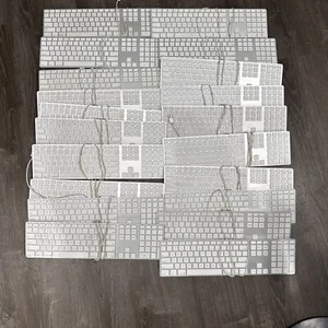 Véritable Apple Clavier Filaire USB avec Clavier Numérique MB110LL/B A1243 PACK DE 20 - Photo 1/2