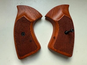 Cool Grips For Colt D short butt grips Diamondback checkered hardwood - Picture 1 of 6