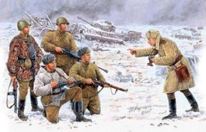 1/35 Russian Infantry Posing for Photo Korsun-Shevchenkovskiy 1944 (5) - Picture 1 of 1