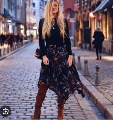 Saia ZARA PRETA COM ESTAMPA DE CORRENTE PLISSADA ASSIMÉTRICA Tamanho P - Imagem 1 de 4