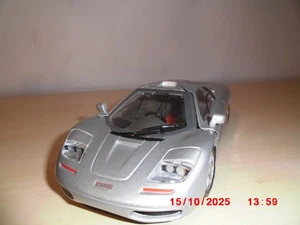 McLaren F1 von 1993 in Strassenversion unbespieltes Vitrinenmodell  1:24 Silver - Bild 1 von 9