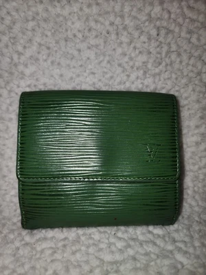 Cartera compacta Louis Vuitton auténtica Epi Elise de cuero verde triple pliegue Foto 1 de 4