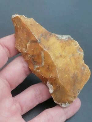 Middle Paleolithic Neanderthal France Nice Mousterian Point in chalcedony - Image 1 of 4