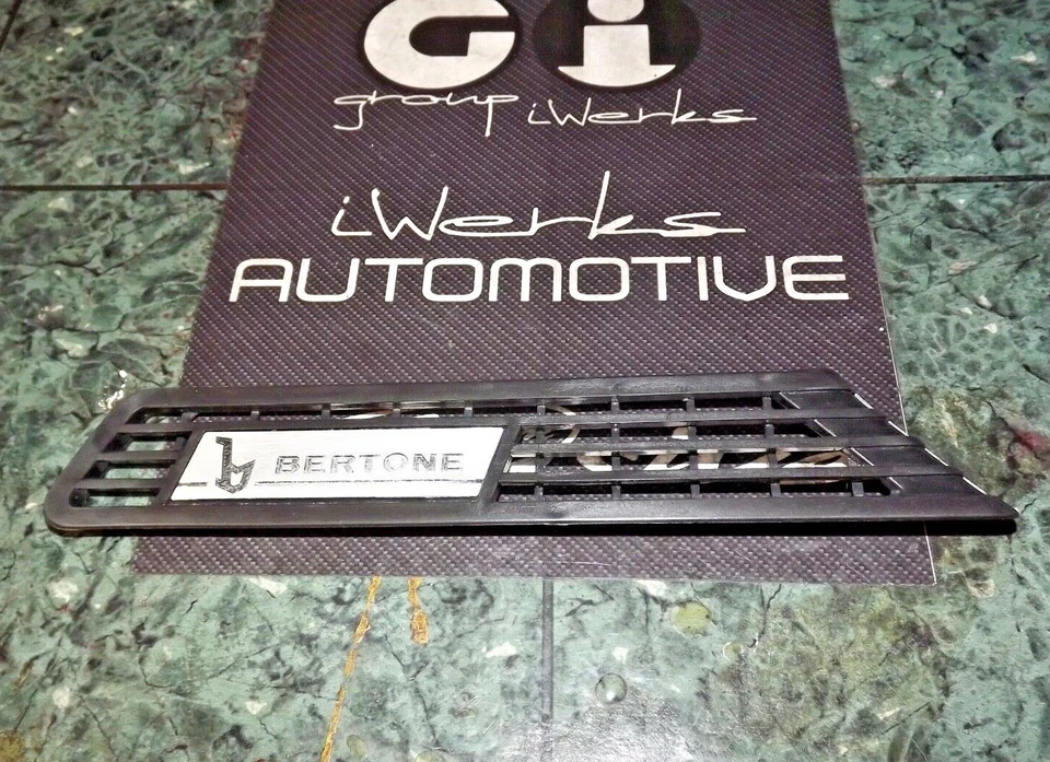 OEM 74-83 USDM Fiat X1/9 X19 2 puertas exterior pilar bertone ventilación embellecedor L Foto 1 de 4