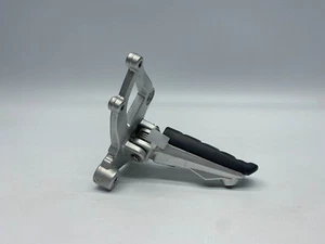 BMW R1200R Rechts Fußrastenanlage Right Riders footrest hanger 7671076 (8) 07' - Bild 1 von 4