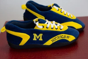 Michigan Wolverines Comfy Feet Slippers NCAA Big 10 College Football Men Sz 9-10 - Picture 1 of 7