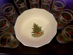 Christmas Large Bowl, Punch Bowl and 9 glasses - Picture 1 of 5
