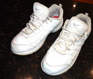 Women's Nike Airliner Leather Walking White Athletic Shoes - Size 9.5M - Picture 1 of 6