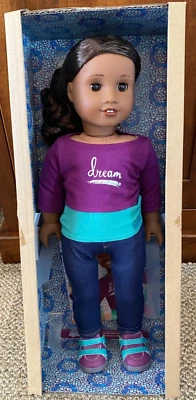 Boneca American Girl 18" Gabriela Menina do Ano 2017 Brn Cabelo e Olhos Pele Escura - Imagem 1 de 4