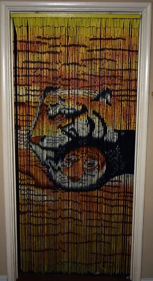 Cortina de bambu com miçangas sob divisória de sala de entrada TIGERS - Imagem 1 de 4