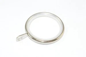 Nuevo 30 Silencioso Barra Cortina / Anillos Fijo Ojo Cromado Id 35mm - Od 42mm - - Imagen 1 de 1