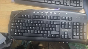 Logitech Internet keyboard, Y-ST39 PS2 WIRED - Picture 1 of 2