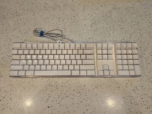 Clavier filaire Apple authentique modèle : A1048 double port USB testé/fonctionne - Photo 1/13
