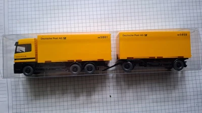 1/87 WIKING Serienmodell MB Actros Wechselkofferhängerzug "Deutsche Post AG" - Bild 1 von 3