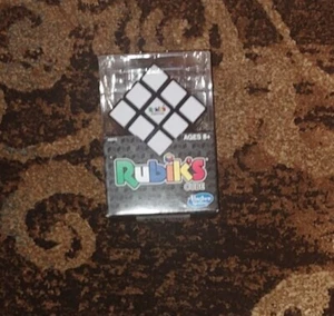 Rubik's Cube 3x3 Puzzle Game With Stand Rubik's Hasbro Toy Original - Picture 1 of 2
