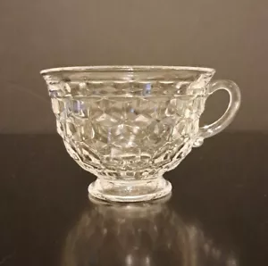 Taza perforadora vintage Fostoria americana de bucle transparente con mango acampanado borde acampanado - Imagen 1 de 7
