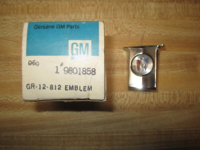 Buick Skylark 1970 techo cromado monograma. Nuevo de Lote Antiguo en Caja Original OEM #9801858 Foto 1 de 2