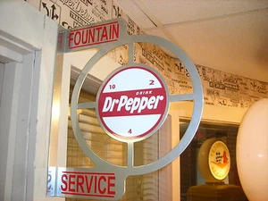 LETRERO PUBLICITARIO DE BRIDA DE PARED DE LA ERA NOSTÁLGICA DR. PEPPER DE COLECCIÓN - Imagen 1 de 3