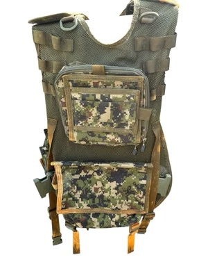 Chaleco táctico de paintball Trippman para hombre grande Digi Camp malla con soporte para cápsula-Molle Foto 1 de 4