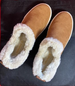 GREAT Timberland Skyla Bay Brown Suede Faux Fur Lined Women Slip On Shoes 7.5 - Picture 1 of 17