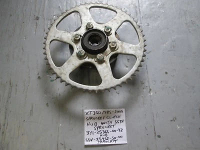 Yamaha XT350, piñón trasero 55V-25455-50-00 y buje de piñón 3Y1-25366-00-98 Foto 1 de 4