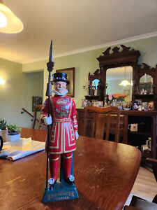 Signed by J.B THE BEEFEATER YEOMAN CERAMIC DECANTER Vintage Excellant Condition